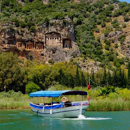 Sleeps 6 With Pool Air Con And Wifi *
